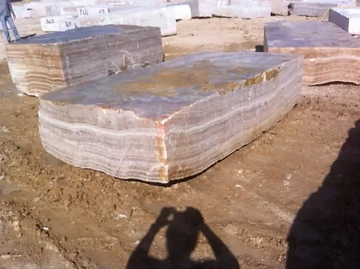Bloc de carrière en pierre naturelle – Marmi di Carrara