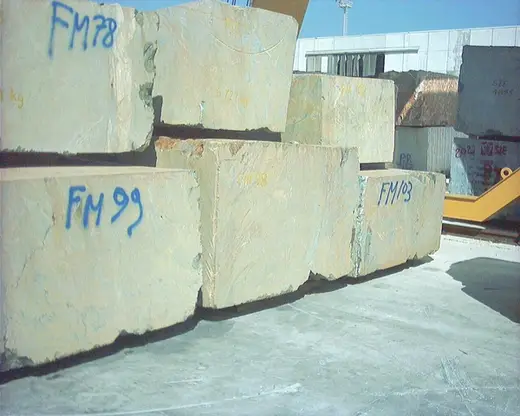 Quarry block in natural stone – Marmi di Carrara