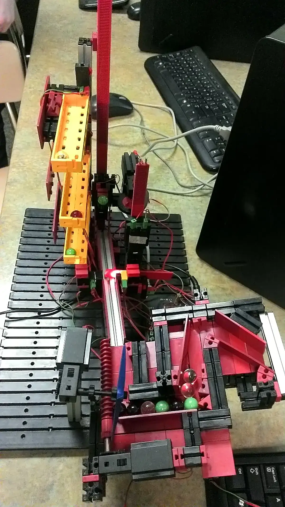 Detalle de superficie: Marble sorter