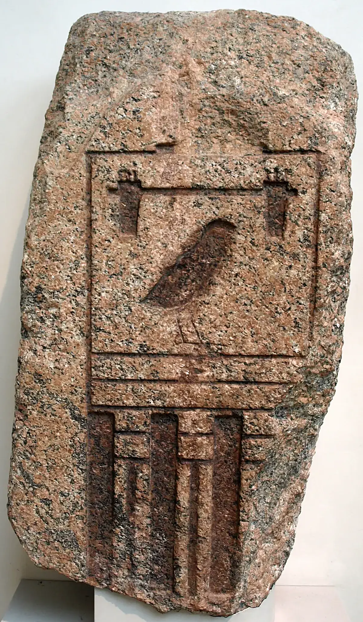 Detalle de superficie: GraniteSlabWithNameOfKhufu-BritishMuseum-August19-08
