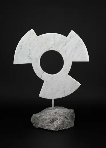 Surface detail: Neo-geometric marble sculpture by Manciniart