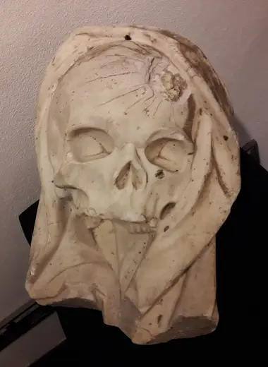 Surface detail: Gisleni Marble skull 03