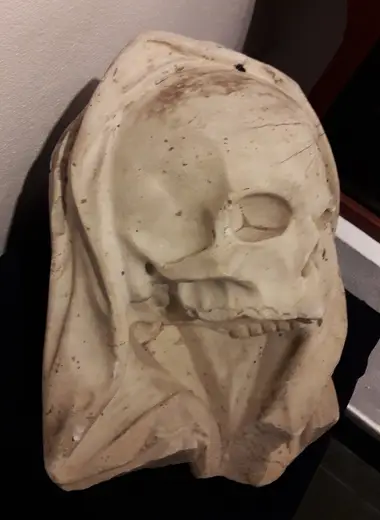 Surface detail: Gisleni Marble skull 01