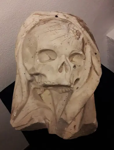 Surface detail: Gisleni Marble skull 02
