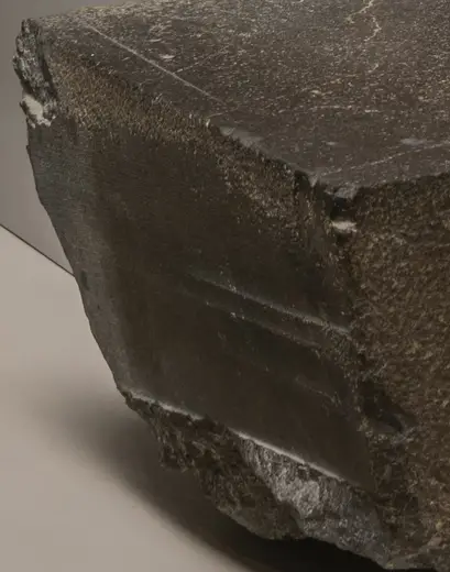 Surface detail: Foor slab from the pyramid temple of Khufu (saw marks)