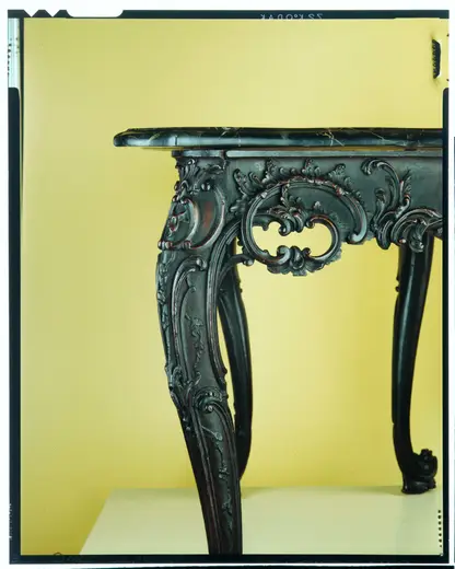 Surface detail: Marble-slab table MET ADA3899