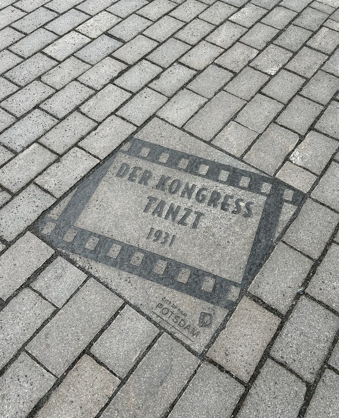 Surface detail: Boulevard des Films in Potsdam, Granitplatte für den Film „Der Kongress tanzt“ (1931)