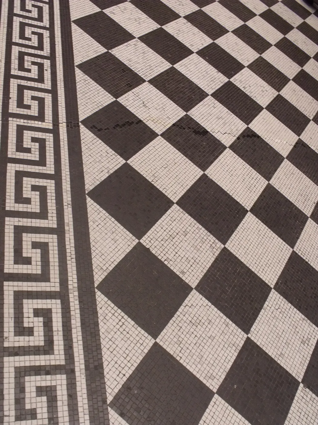 Sol: The National Gallery - Trafalgar Square, London - tiled floor (6427145877) (2)