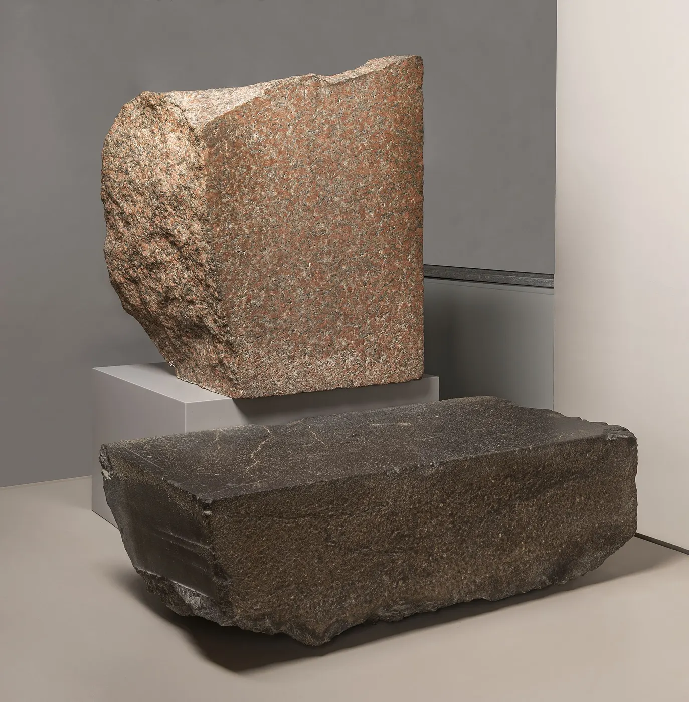 Flooring: Pillar and floor slab of the pyramid temple of Khufu