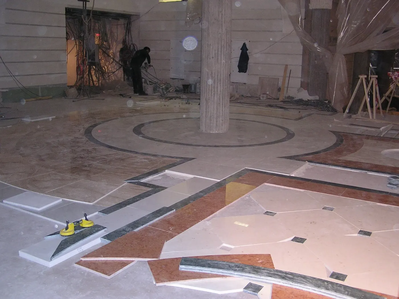 Pavimento in pietra naturale – Marmi di Carrara