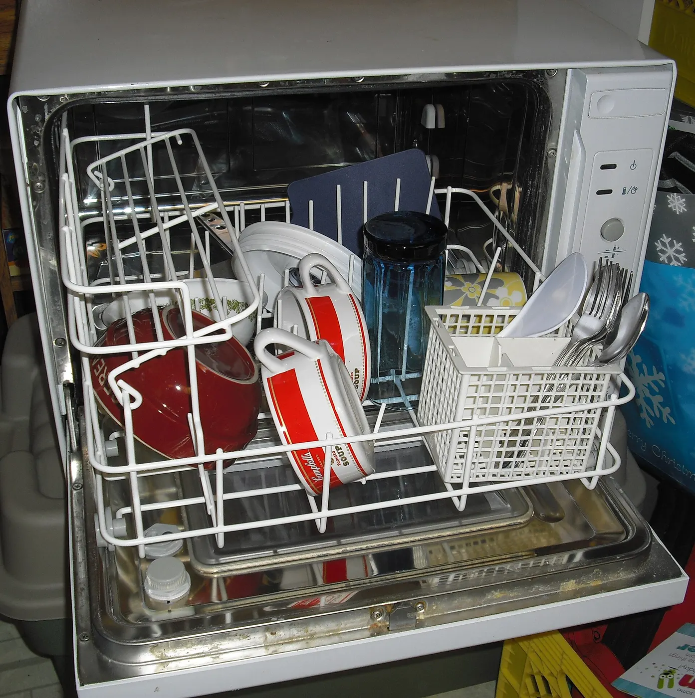 Cucina: Countertop dishwasher (cropped)