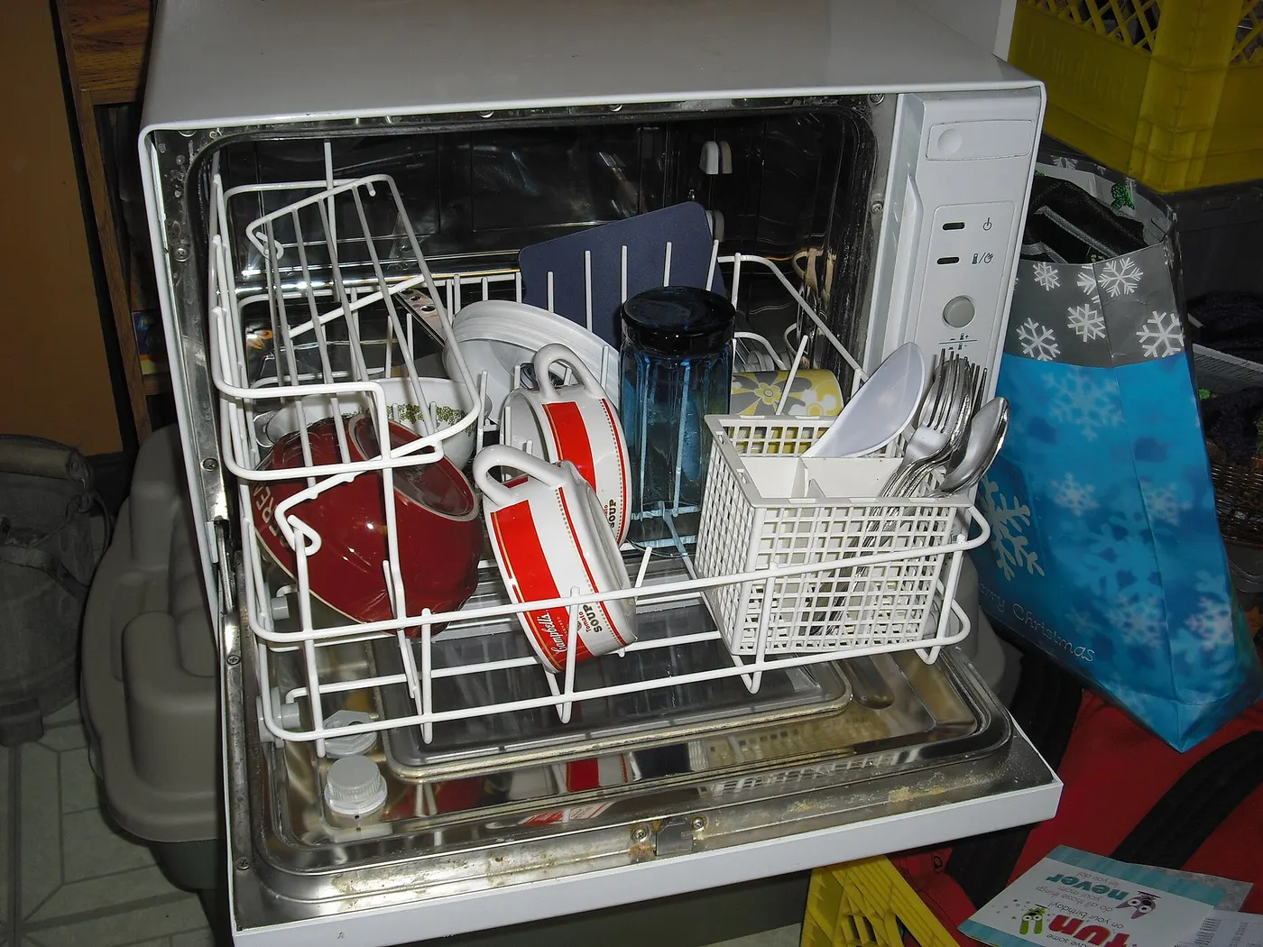 Kitchen: Countertop dishwasher 7882