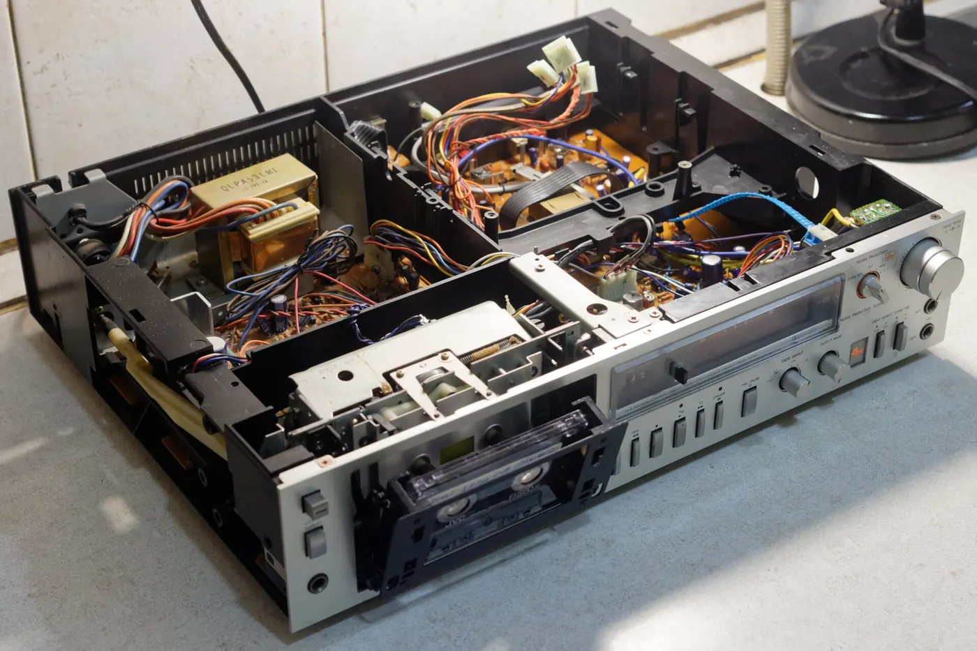 Küche: Technics RS-M270x field-stripped on countertop 03