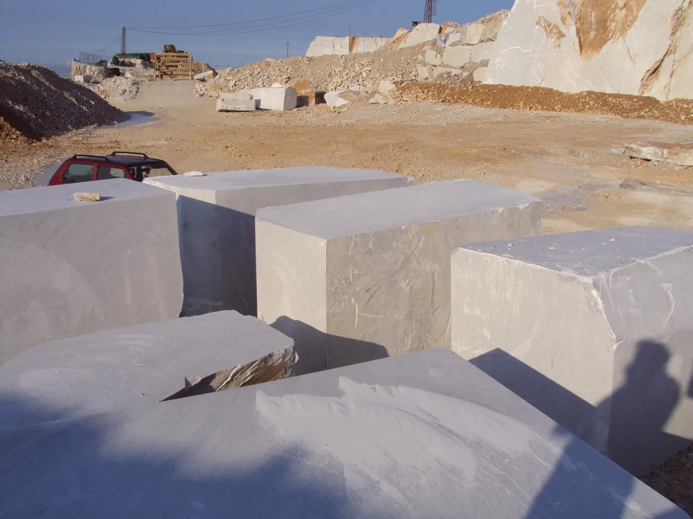 Вид карьера из натурального камня – Marmi di Carrara