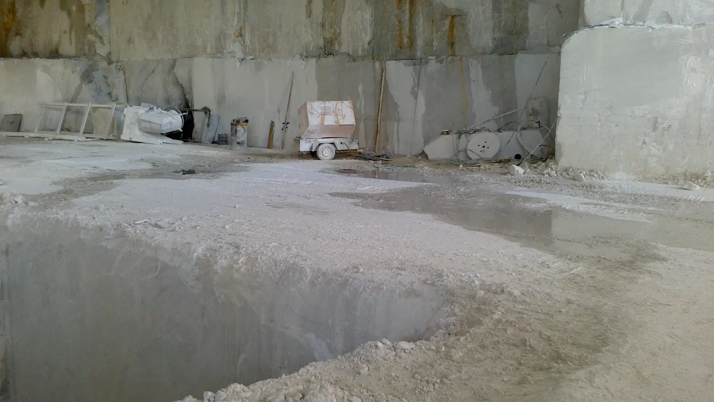 Вид карьера из натурального камня – Marmi di Carrara