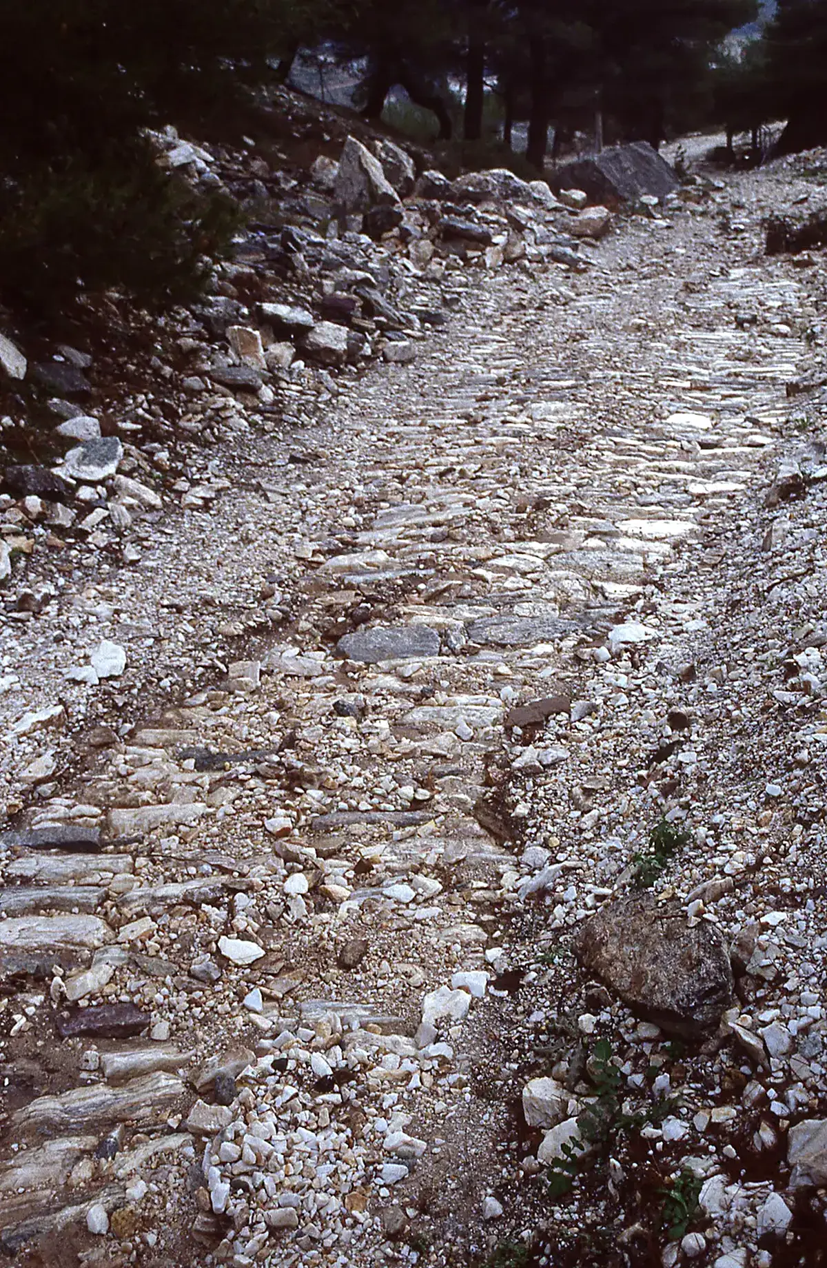 Вид карьера: Penteli, Spilia marble quarry - ancient road (1990) 02