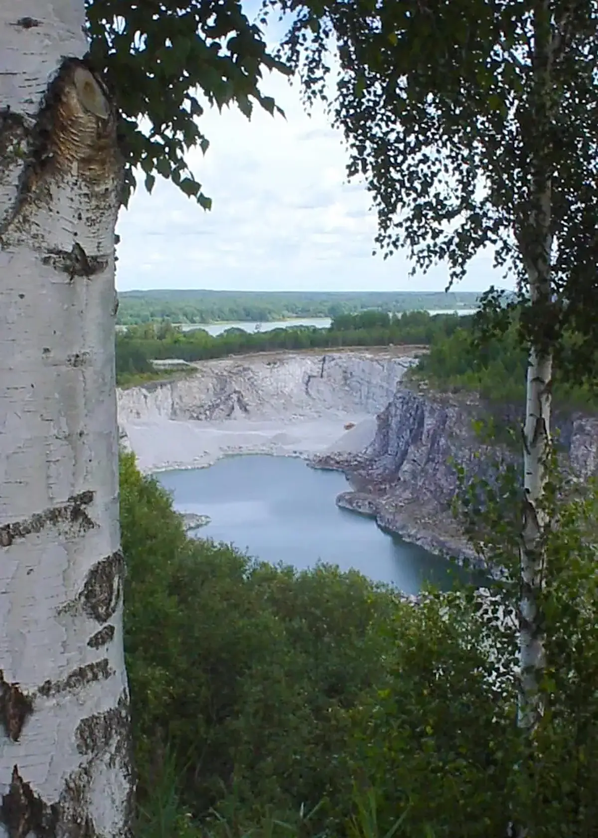 Vista de cantera: Limestone quarry landscape