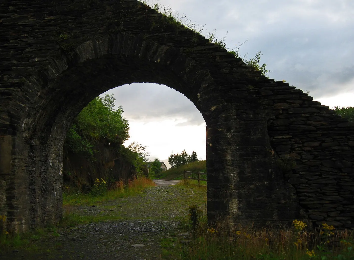Steinbruchansicht: Disused slate quarry, Ballachulish. - panoramio