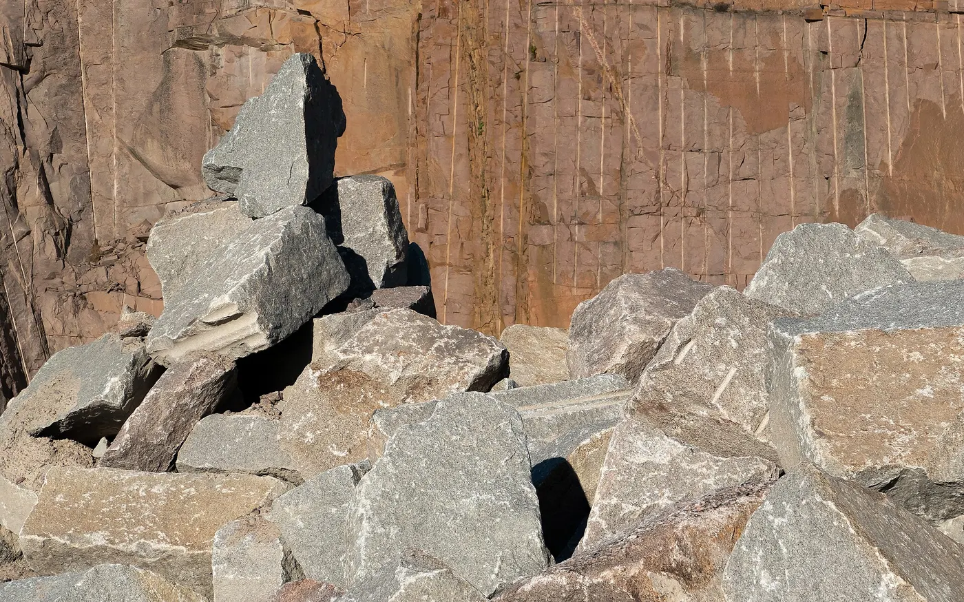 Steinbruchansicht: Rocks and texture in Rixö granite quarry 1