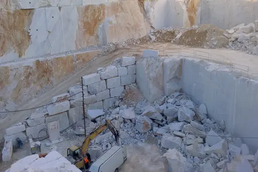 Quarry view in natural stone – Marmi di Carrara