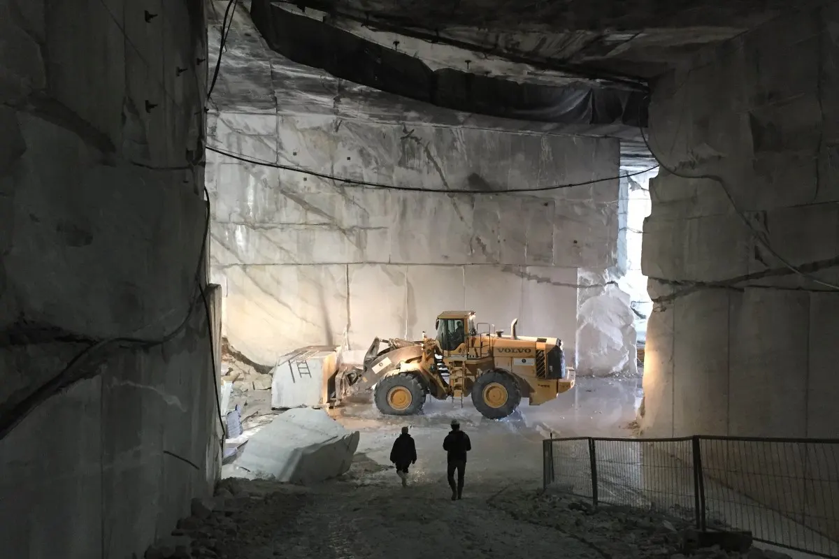 Steinbruchansicht in Naturstein – Marmi di Carrara