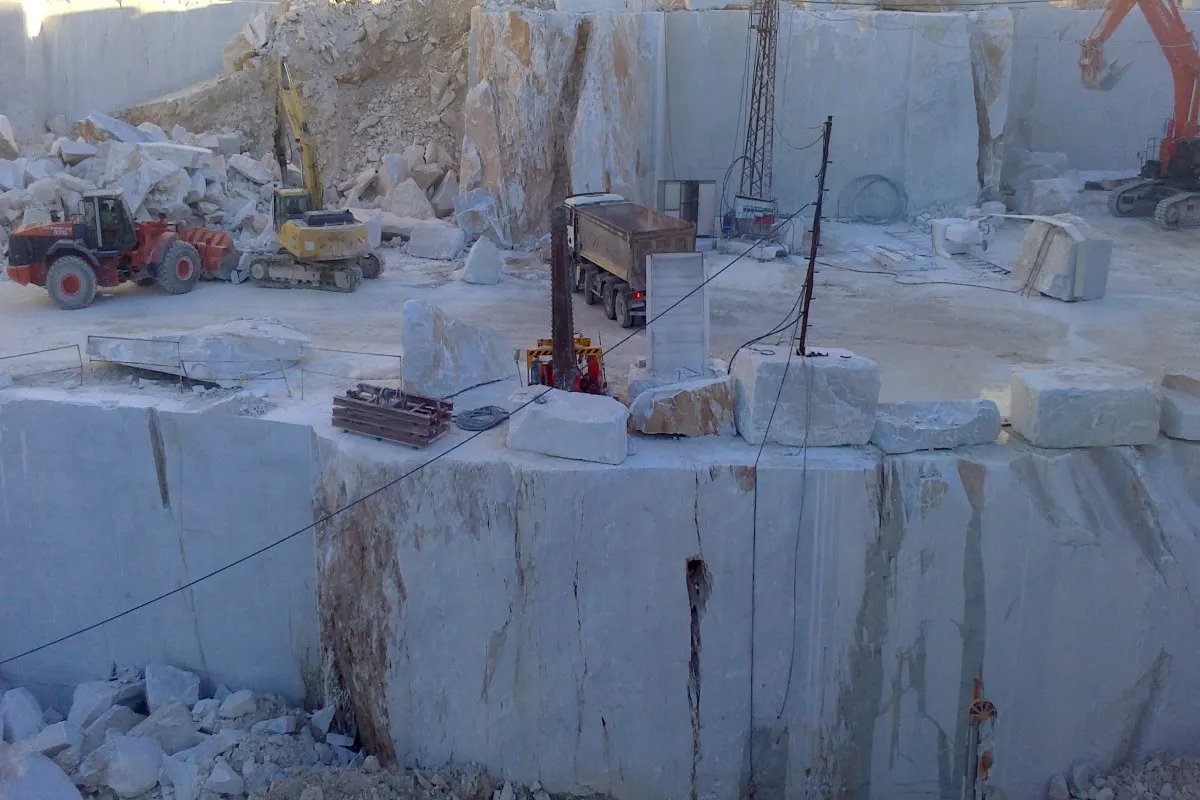 Quarry view in natural stone – Marmi di Carrara