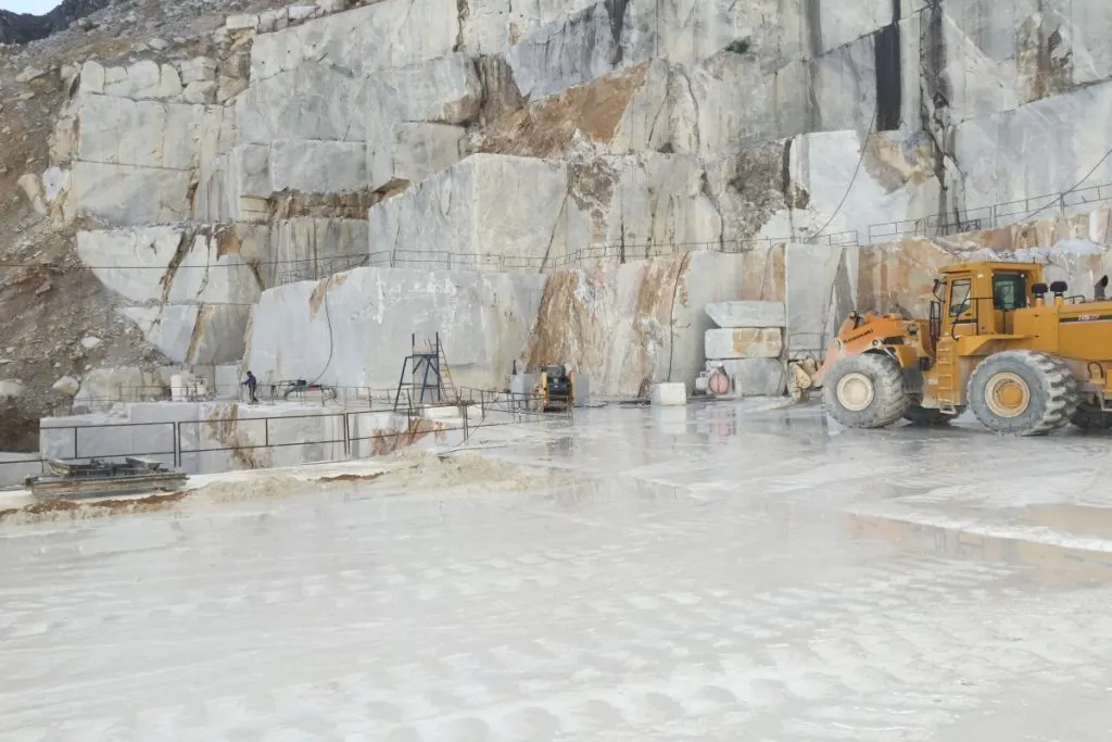 Quarry view in natural stone – Marmi di Carrara
