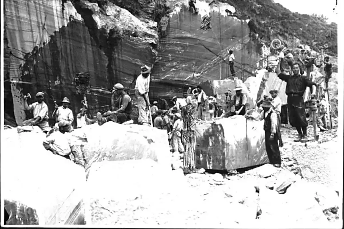 Quarry view in natural stone – Marmi di Carrara