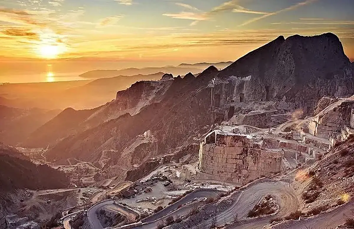 Vista de cantera en piedra natural – Marmi di Carrara
