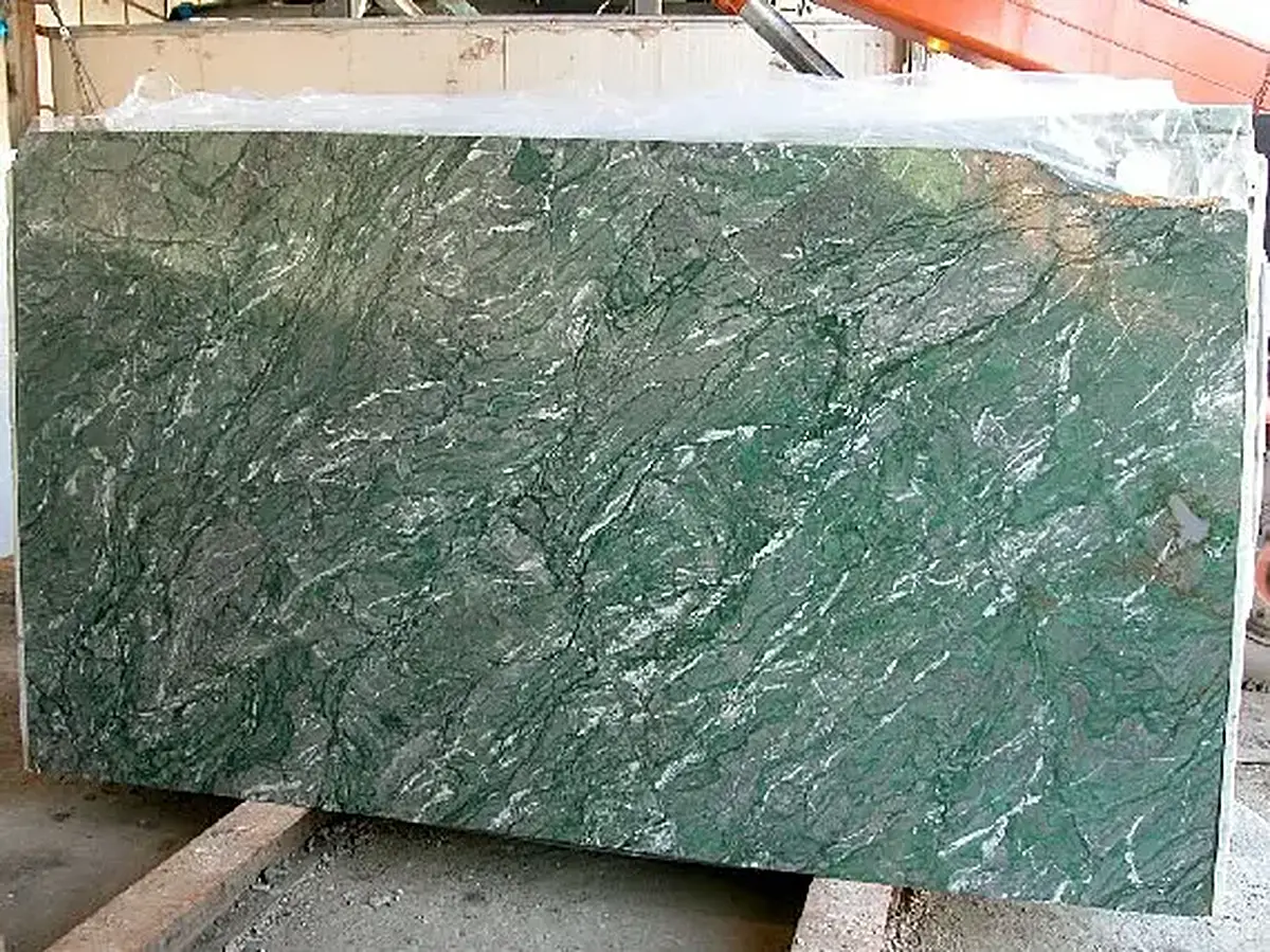 Steinbruchansicht in Naturstein – Marmi di Carrara