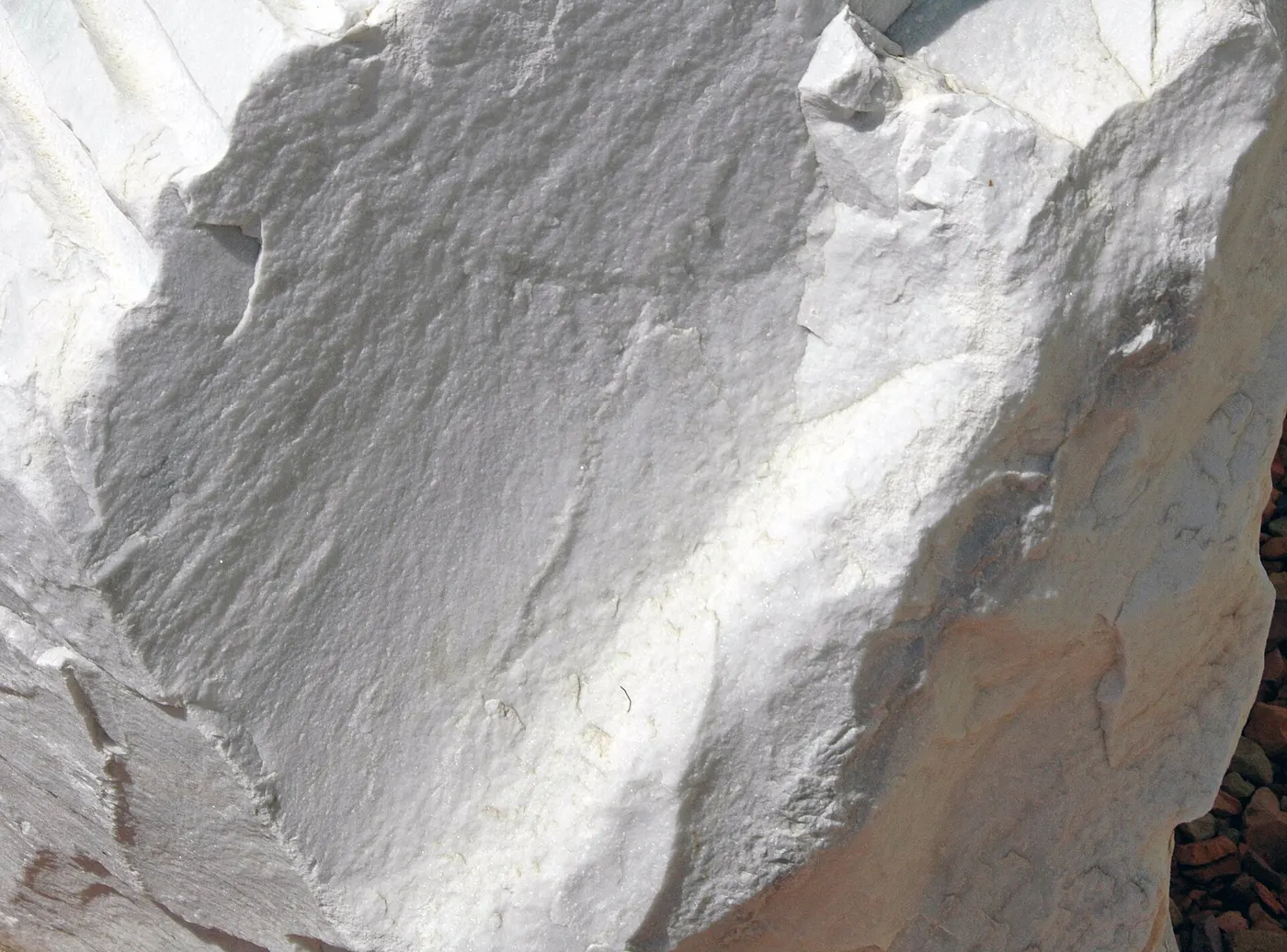 Plattenoberfläche: White calcitic marble (Yule Marble, Middle Miocene, 12 Ma; Marble, Gunnison County, Colora