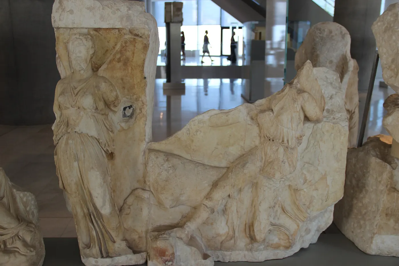 Plattenoberfläche: Athens Acropolis Museum Marble Statue (28441702215)