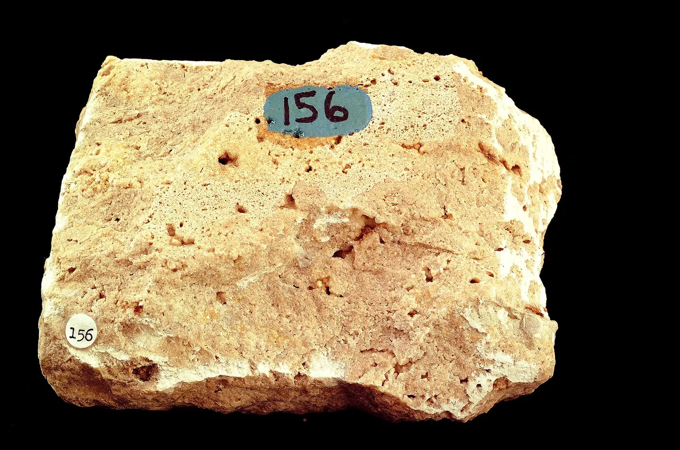 Plattenoberfläche: Travertine (GeoDIL number - 489)