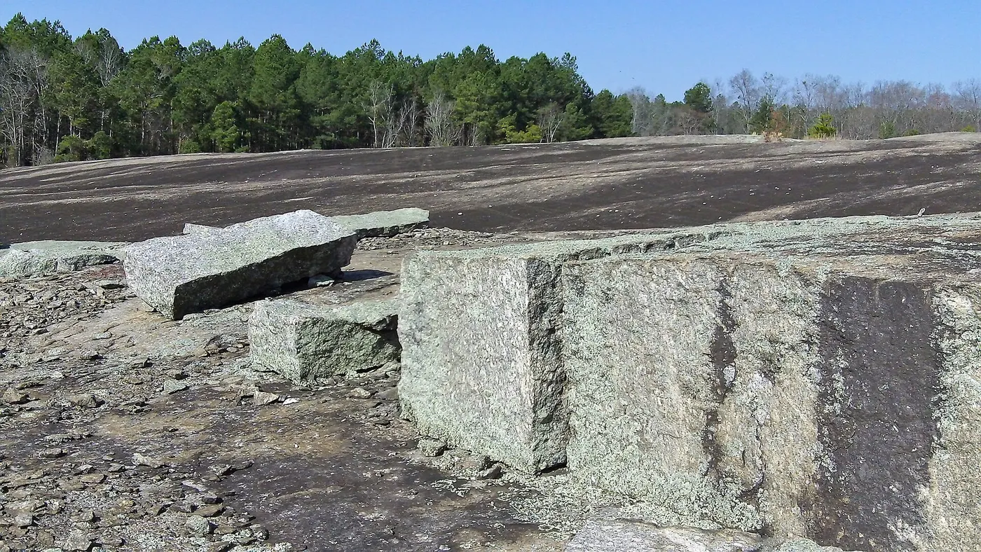 Plattenoberfläche: Old Granite Slabs (5572358168)