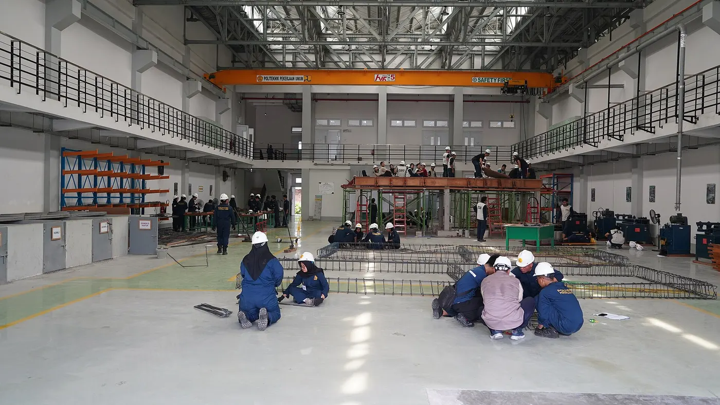 Slab surface: Workshop Batu dan Beton