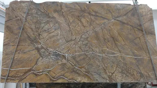Slab surface in natural stone – Marmi di Carrara
