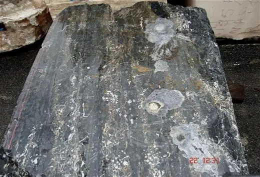 Slab surface in natural stone – Marmi di Carrara