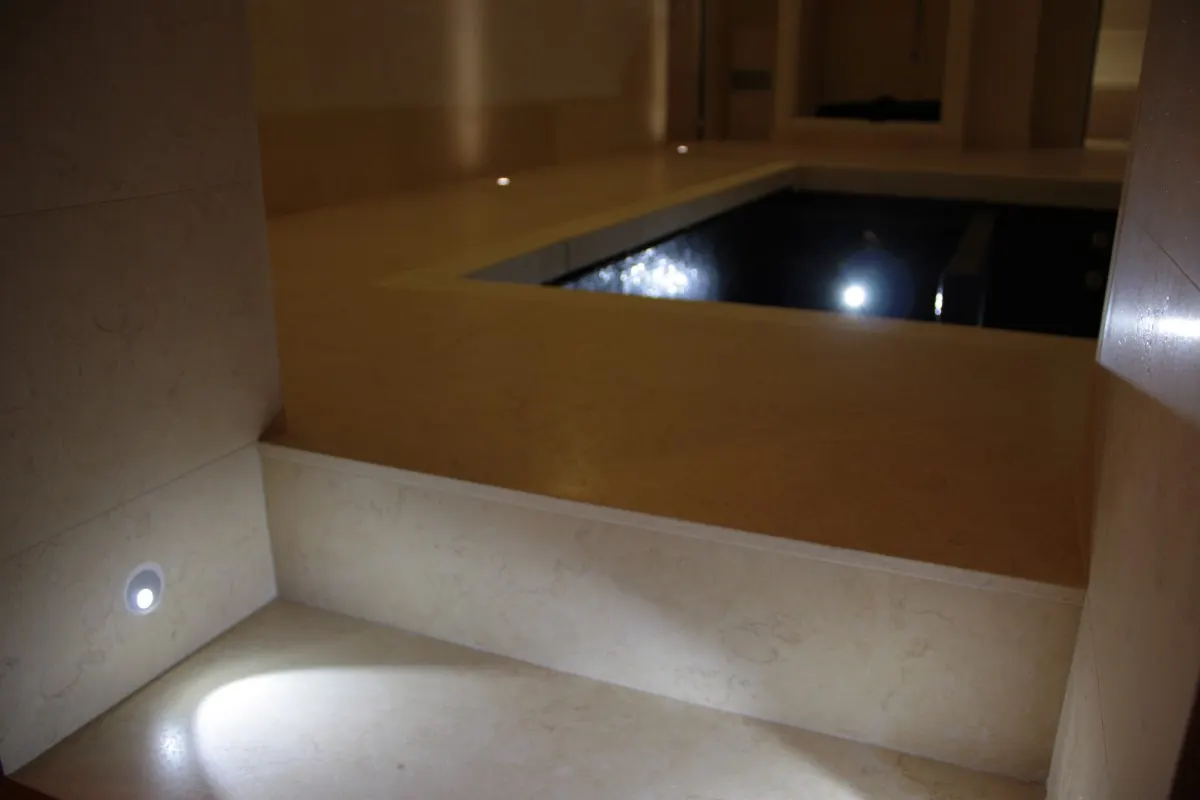 Plattenoberfläche in Naturstein – Marmi di Carrara