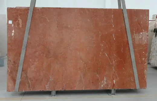 Slab surface in natural stone – Marmi di Carrara