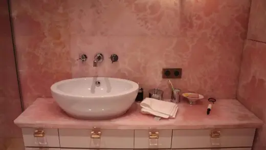 Slab surface in natural stone – Marmi di Carrara