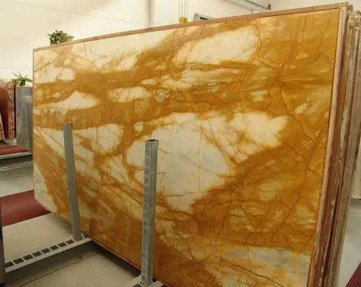 Slab surface in natural stone – Marmi di Carrara