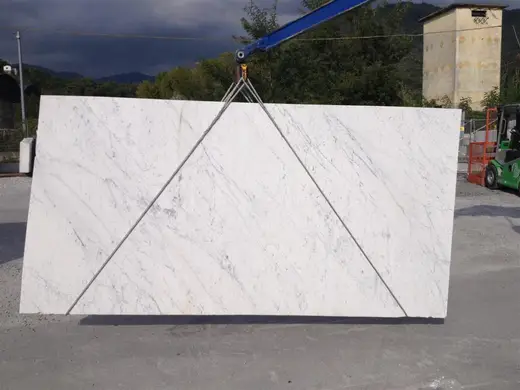 Slab surface in natural stone – Marmi di Carrara