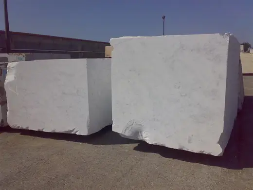 Slab surface in natural stone – Marmi di Carrara