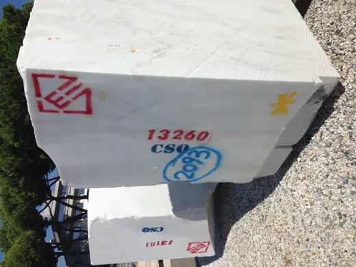 Slab surface in natural stone – Marmi di Carrara