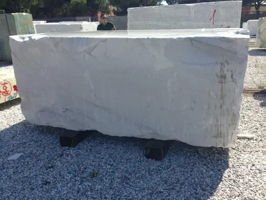 Slab surface in natural stone – Marmi di Carrara