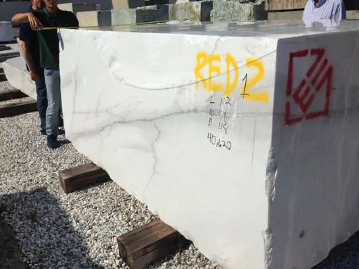 Slab surface in natural stone – Marmi di Carrara