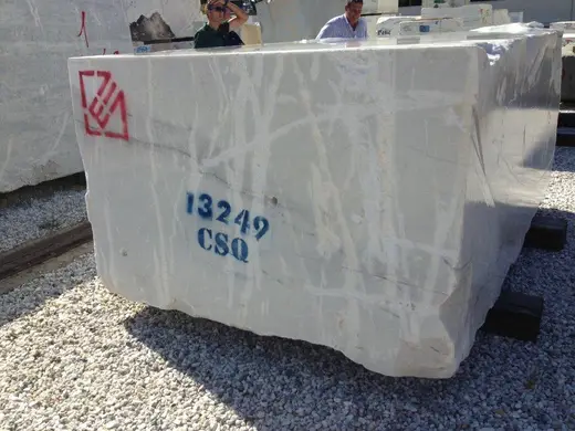 Slab surface in natural stone – Marmi di Carrara