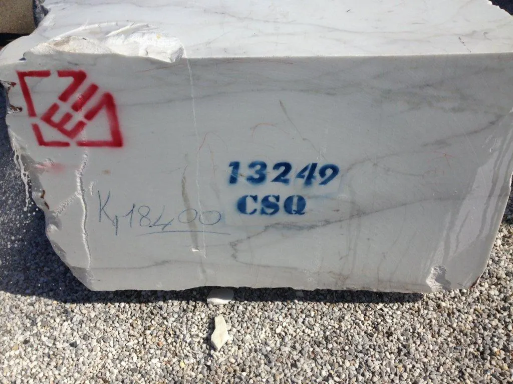 Slab surface in natural stone – Marmi di Carrara