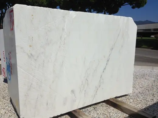 Slab surface in natural stone – Marmi di Carrara