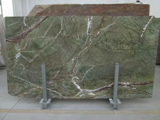 Slab surface in natural stone – Marmi di Carrara